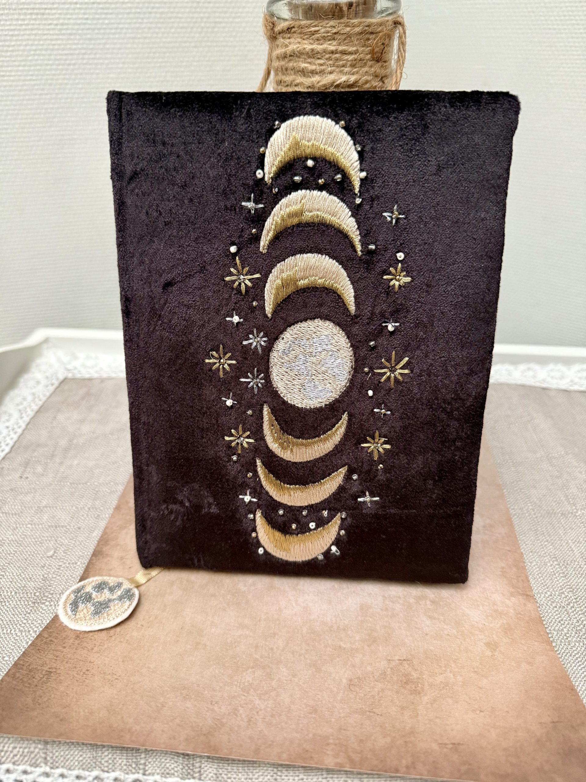 Carnet de Note « Velours Noir & Phases Lunaires »
